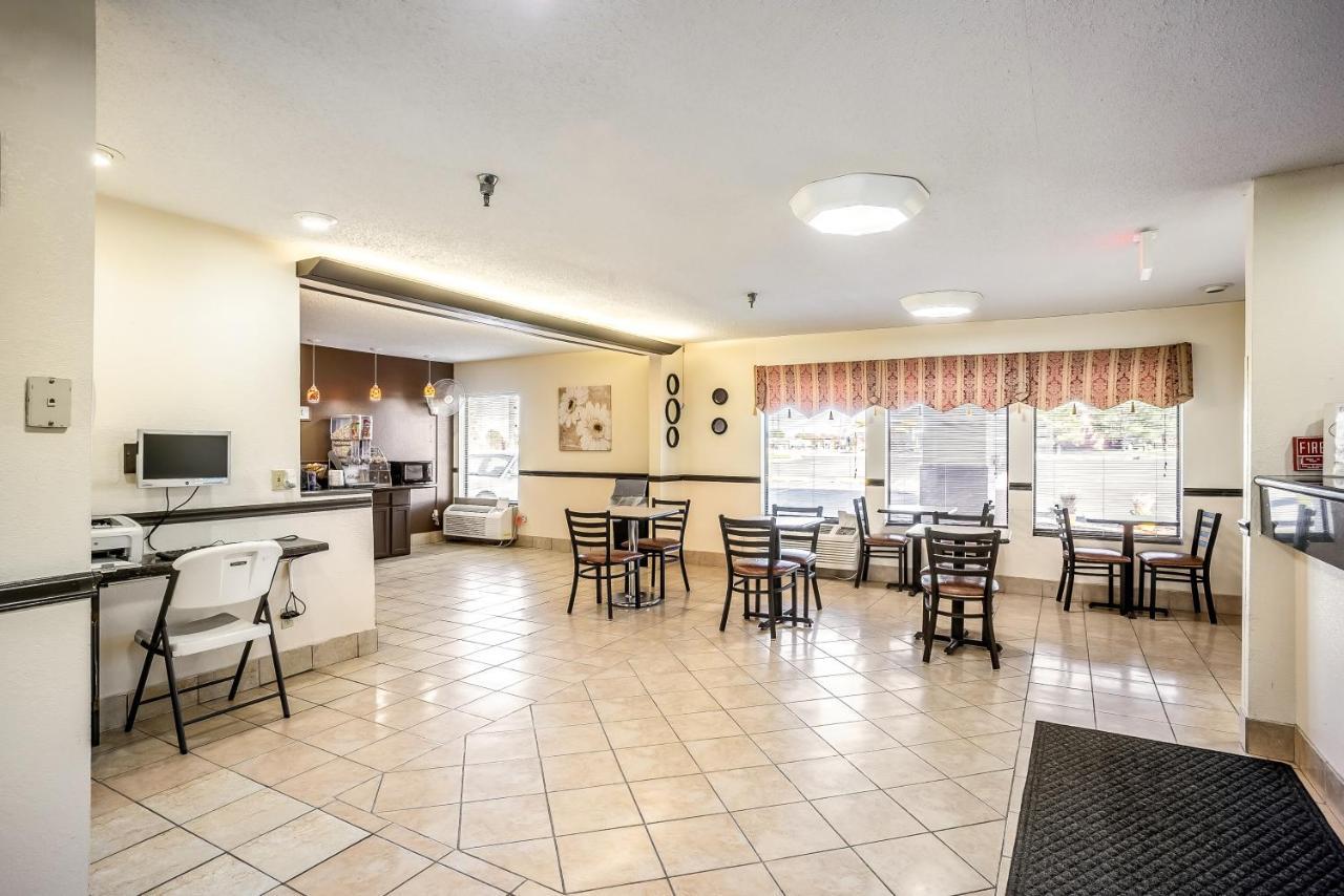 Hotel Super 8 By Wyndham Galesburg Esterno foto