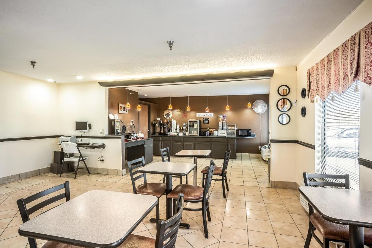 Hotel Super 8 By Wyndham Galesburg Esterno foto